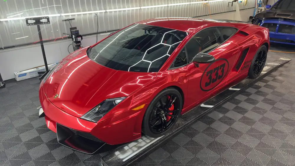 Lamborghini Gallardo rouge lustrée dans l’atelier UNIK